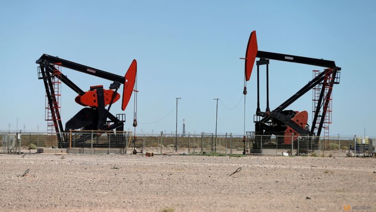 Harga minyak turun 1%;  data AS yang kuat meningkatkan dolar