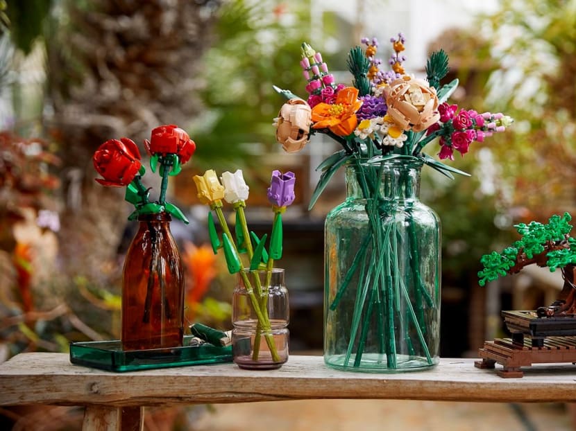Love you long time? Make sure your flowers last long too. V-day suggestions for February 14 and beyond. Love you long time? Make sure your flowers last long too. V-day suggestions for February 14 and beyond.