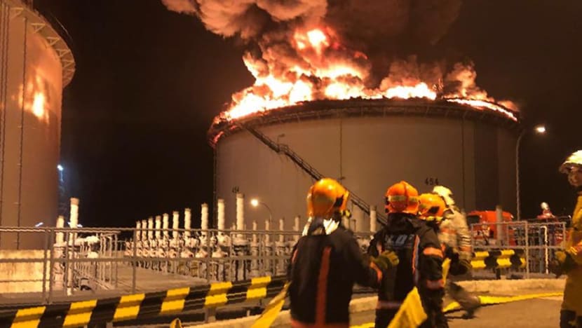 Pulau Busing oil storage tank fire extinguished after 'massive operation': SCDF Pulau Busing oil storage tank fire extinguished after 'massive operation': SCDF