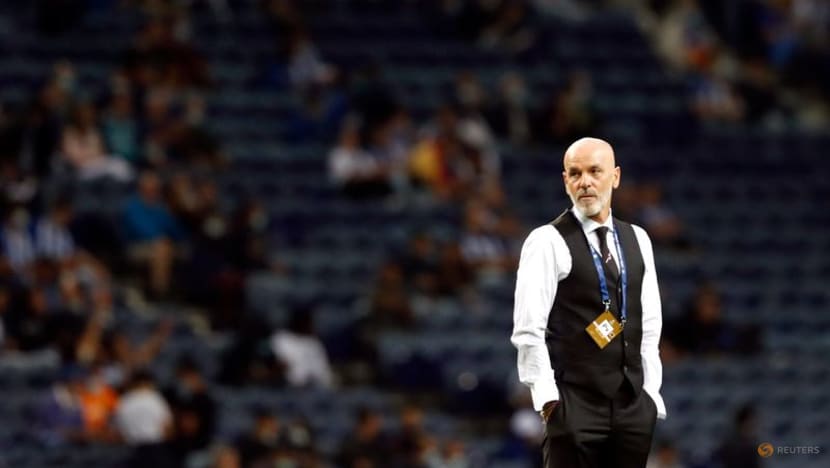 AC Milan's Pioli yet to decide between Ibrahimovic and Giroud for striker's role AC Milan's Pioli yet to decide between Ibrahimovic and Giroud for striker's role