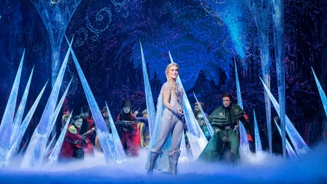 “Frozen”施展冰雪魔法　舞台效果令人惊叹！
