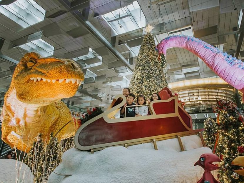 Enjoy snow, walk with dinosaurs at Changi Airport’s year-end festive event Enjoy snow, walk with dinosaurs at Changi Airport’s year-end festive event