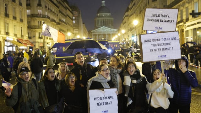 法国逾18万人街头游行 谴责针对犹太人行为