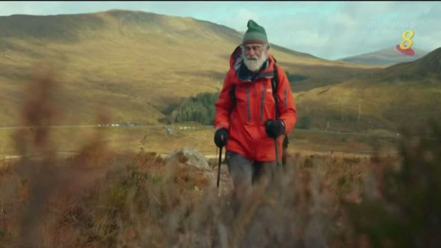 为向病妻致敬 英国81岁老翁挑战攀登苏格兰282座高山
