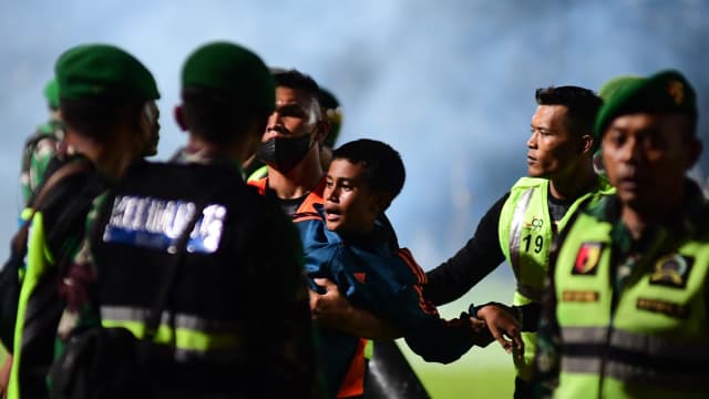 足球联赛发生踩踏事件 印尼总统佐科下令对安全程序彻底评估