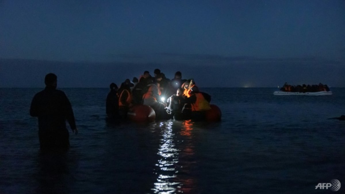 Prancis menyelamatkan lebih dari 200 migran di Channel