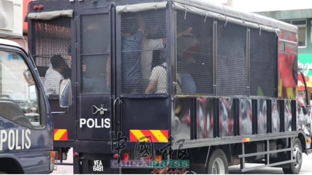 知法犯法！17名马国警员和副检察司涉嫌开毒趴被捕