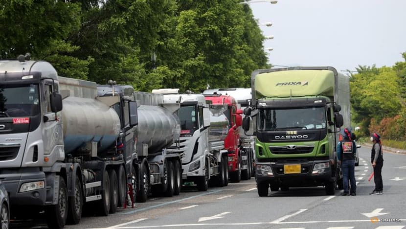 South Korea's petrochemical shipments plunge 90% as trucker strike enters 7th day South Korea's petrochemical shipments plunge 90% as trucker strike enters 7th day
