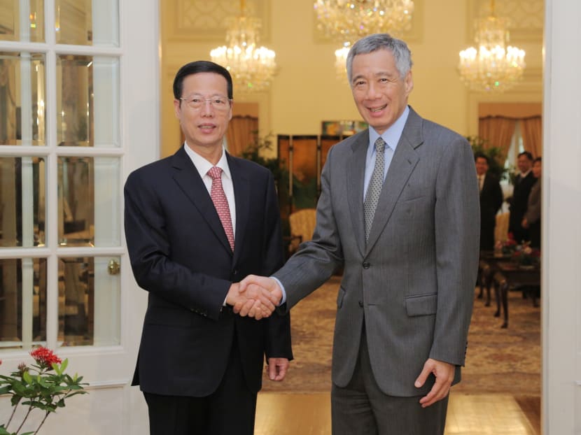 Member of the Standing Committee of the Political Bureau of the Communist Party of China and Vice Premier of the State Council of the People’s Republic of China Zhang Gaoli called on Prime Minister Lee Hsien Loong on Oct 13, 2015 at the Istana.  Photo: MCI