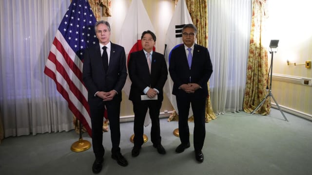 韩美日外长举行会晤 敦促各国加强落实对朝制裁