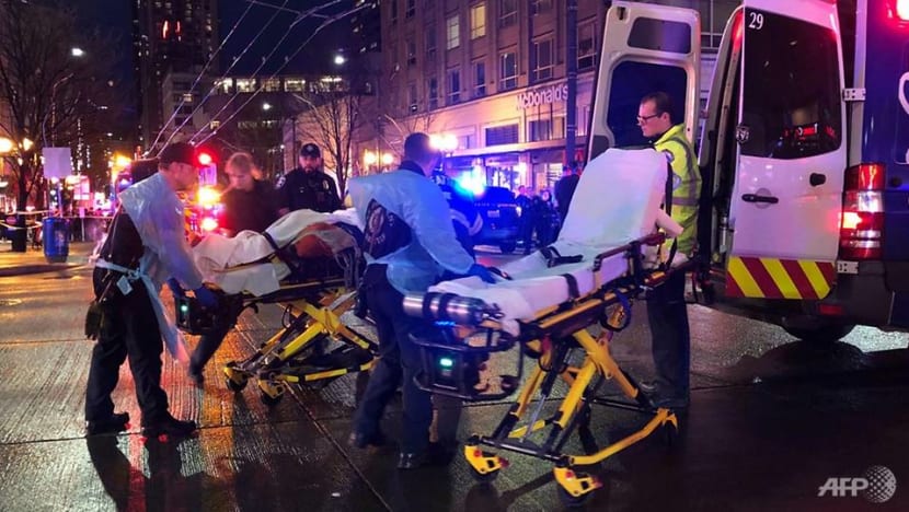 Seattle shooting leaves 1 dead, 7 wounded; suspects at large Seattle shooting leaves 1 dead, 7 wounded; suspects at large