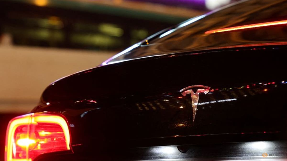 Perusahaan taksi Paris menangguhkan penggunaan mobil Tesla setelah kecelakaan fatal