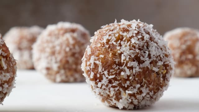 食谱：椰子杏果能量球Coconut Apricot Energy Balls 