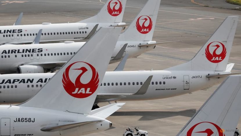 Japan Airlines plans to raise US$
2.7 billion to bolster finances Japan Airlines plans to raise US$
2.7 billion to bolster finances