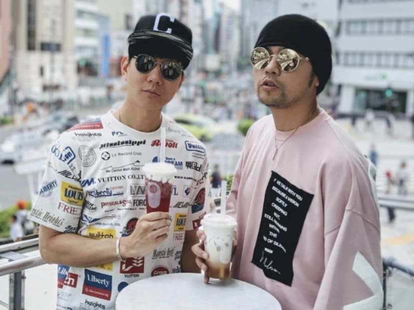 Jay Chou Gave Jj Lin A Super Big Bottle Of Bubble Tea For His Birthday -  Today