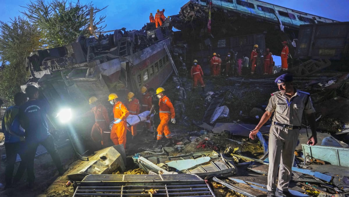 Investigasi kecelakaan kereta api di India berfokus pada bypass sinyal jalur secara manual, kata sumber