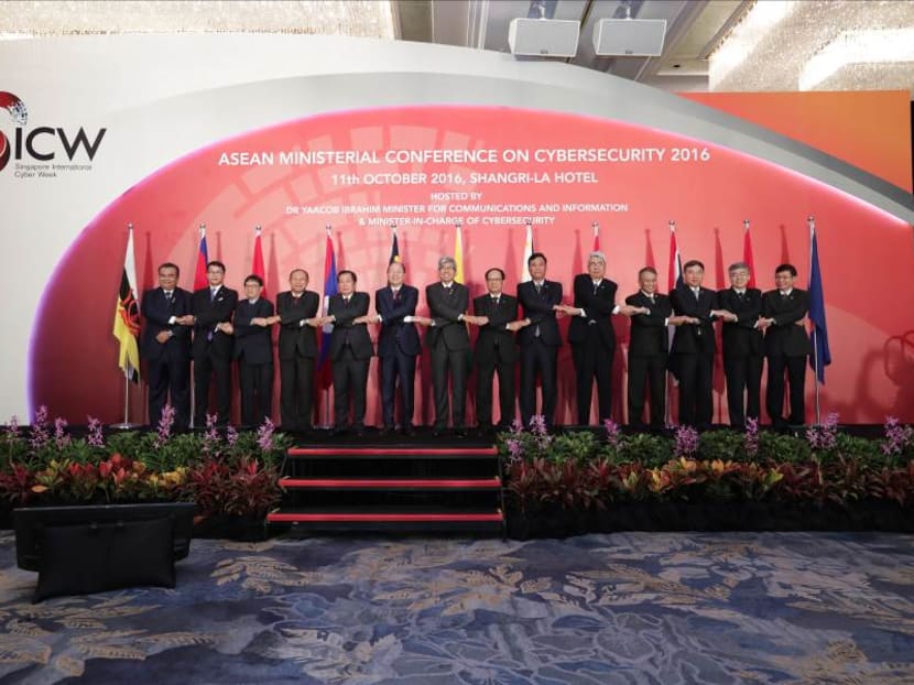 Minister Yaacob (7th from left), ASEAN Secretary-General H.E Le Luong Minh (8th from left) with Ministers and Senior Officials from ASEAN Member States at the inaugural ASEAN Ministerial Conference on Cybersecurity. Photo: Ministry of Communications and Information