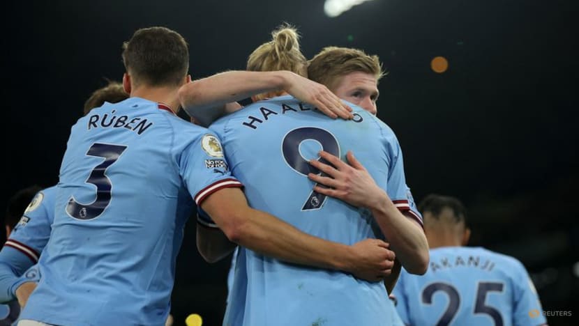 Rampant Man City crush Arsenal with De Bruyne double