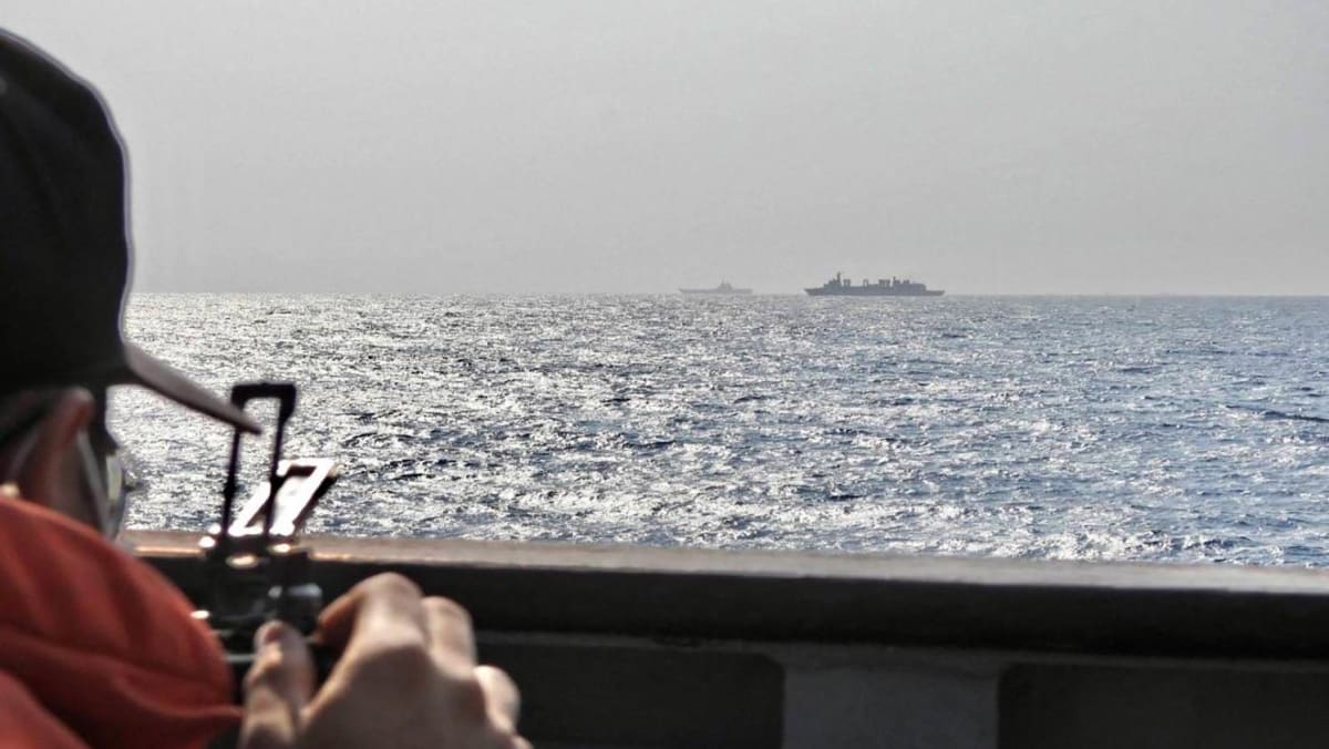 Tiongkok mengerahkan kapal perang di dekat Taiwan setelah pertemuan Tsai-McCarthy, dan berjanji akan memberikan tanggapan yang ‘tegas dan kuat’