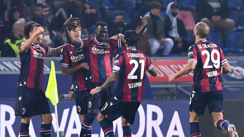 Ibrahimovic scores at both ends as Milan beat nine-man Bologna to go top Ibrahimovic scores at both ends as Milan beat nine-man Bologna to go top