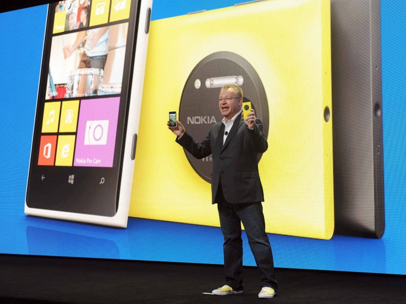 Nokia president and CEO Stephen Elop unveils the new Nokia Lumia 1020 smartphone. Photo: AP