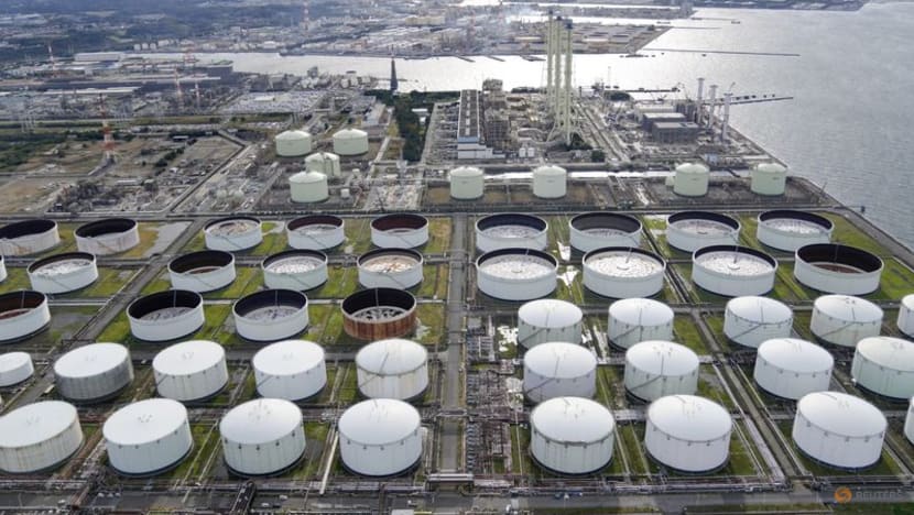 Oil prices open lower on dollar strength, profit-taking