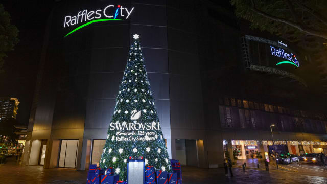 Raffles City X Swarovski水晶圣诞树　拍照打卡有优惠！