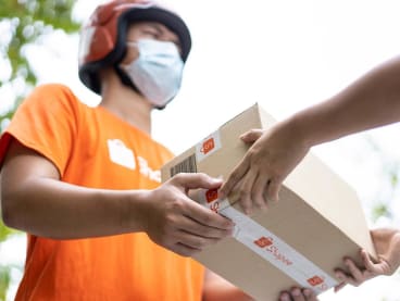 Shopee's logistics team takes pride in delivering quality service to customers. Photos: Shopee