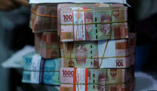 Indonesian central bank intervenes "more boldly" as rupiah drops 