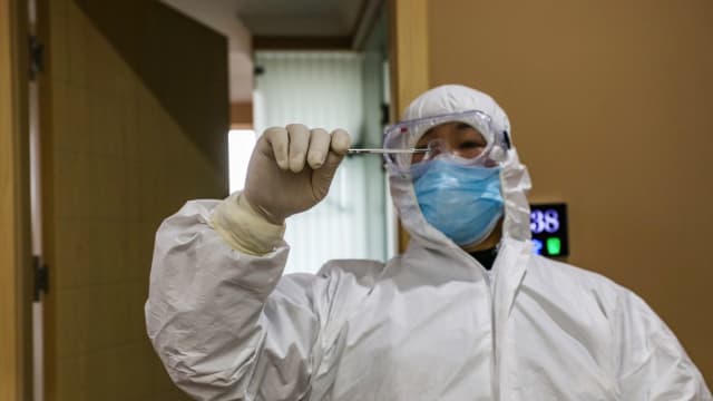 【 冠状病毒19】中国男子解除隔离10天后发病 妻孩三人皆无症状感染