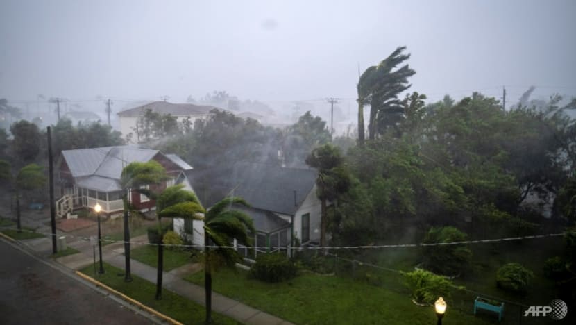 Hurricane Ian pummels Florida's Gulf Coast with catastrophic fury Hurricane Ian pummels Florida's Gulf Coast with catastrophic fury