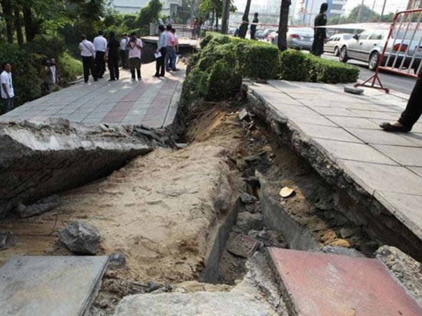 This section of a footpath on Rama III Road near Khlong Bang Khlo collapsed after land beneath it subsided in April 2012, after years of erosion along the banks of the canal. Photo: Bangkok Post
