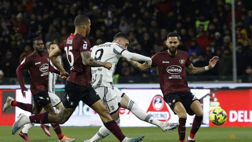 Vlahovic double gives Juventus 3-0 win at Salernitana Vlahovic double gives Juventus 3-0 win at Salernitana