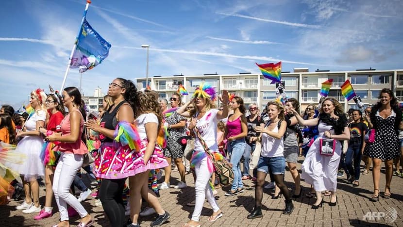 Dutch ID cards will soon omit gender, says minister Dutch ID cards will soon omit gender, says minister