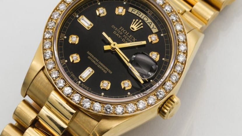 Lelaki 24 tahun didakwa kerana curi 2 jam Rolex bernilai S$44,500