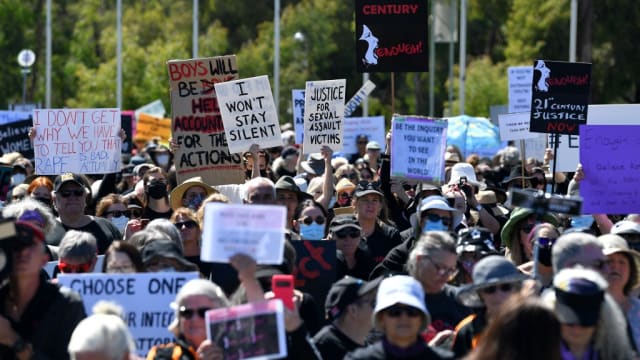 澳大利亚逾40城镇示威 抗议女性遭性侵及歧视