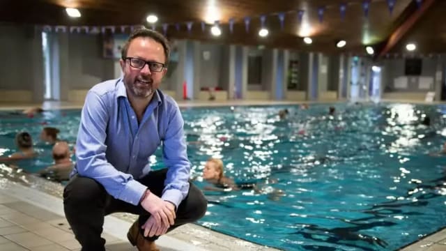 英国通过电脑数据中心产生热量 免费为泳池加热