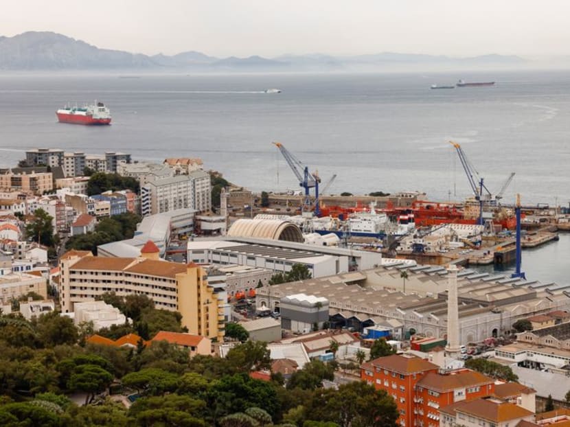 Oil leaking from bulk carrier off Gibraltar after tanker collision TODAY