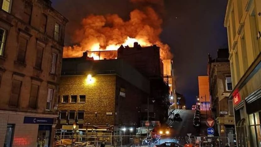 Lebih 120 anggota bomba padamkan api di Sekolah Seni Glasgow