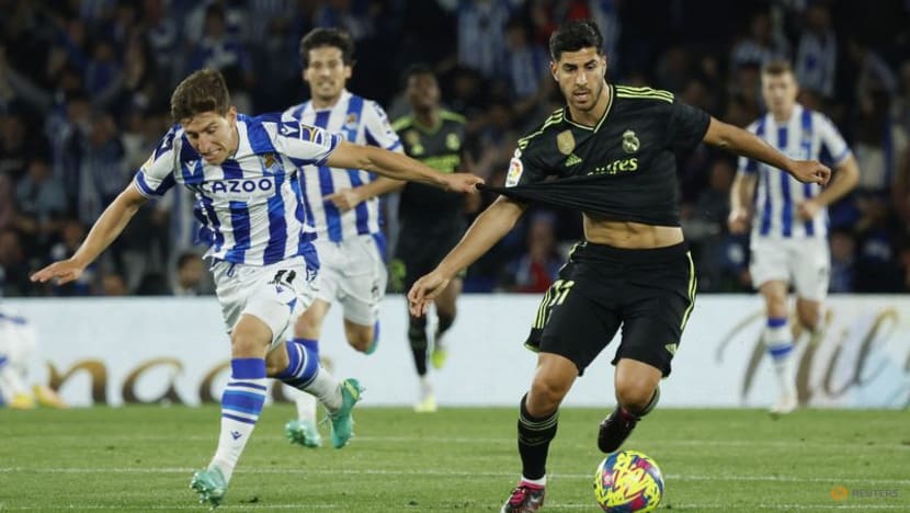 Ten-man Real Madrid downed 2-0 by Real Sociedad as Barca close on title