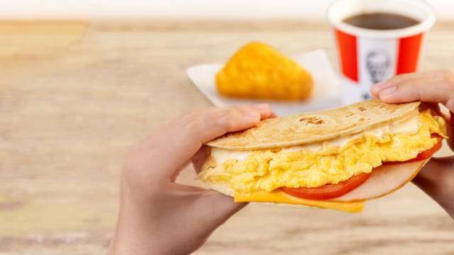 KFC推出全新面饼料理Eggcellent Sunrise Flatbread
