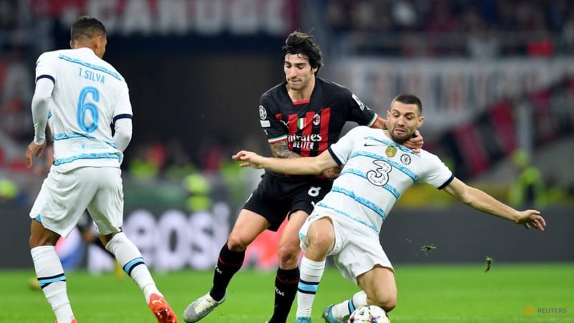 Chelsea top group with comfortable win at 10-man Milan Chelsea top group with comfortable win at 10-man Milan