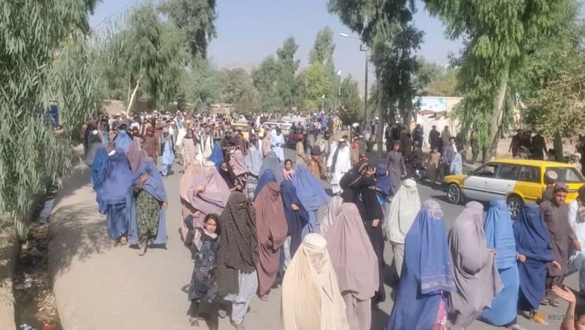 Thousands protest against Taliban in Kandahar over evictions Thousands protest against Taliban in Kandahar over evictions