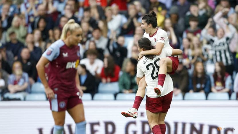 Manchester United win at Villa with late Williams goal in WSL opener