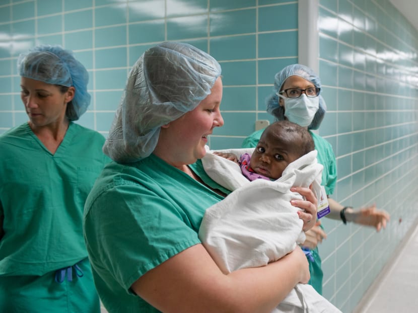 Hospital staff carry 10-month old "Baby Dominique" into surgery to treat the infant born with four legs and two spines at Advocate Children's Hospital in Park Ridge, Illinois, U.S., March 8, 2017.  Photo: Advocate Chidren's Hospital/Handout via Reuters