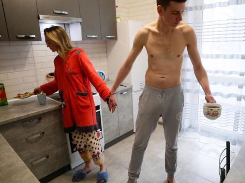 And they say romance is dead: Ukrainian couple handcuff themselves together And they say romance is dead: Ukrainian couple handcuff themselves together