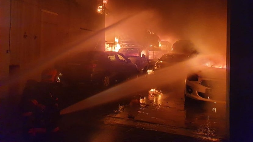 Fire breaks out at Sungei Kadut warehouse, 2 workers sustain 'minor' injuries Fire breaks out at Sungei Kadut warehouse, 2 workers sustain 'minor' injuries
