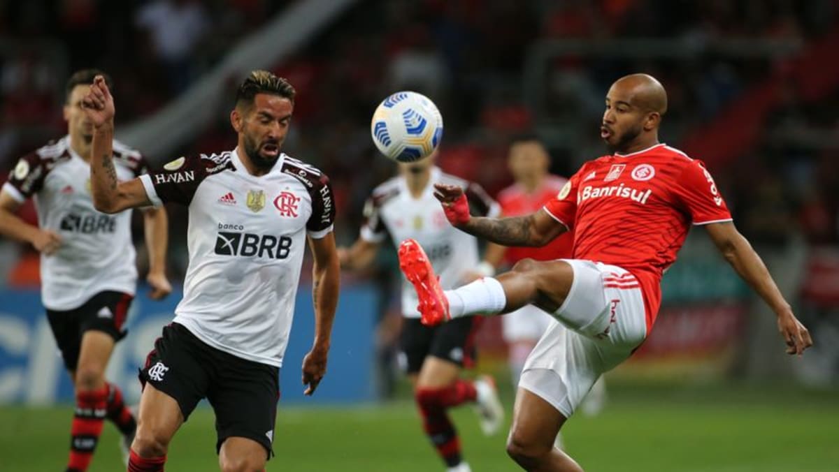Flamengo mengalahkan Inter untuk menjaga harapan gelar tipis tetap hidup
