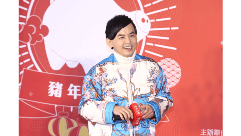 Mickey Huang's fiancée cured his high fever with scraping therapy