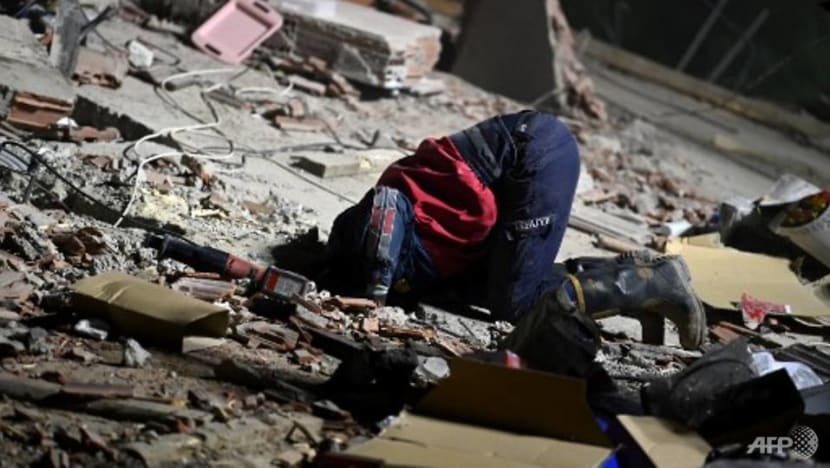 Rescuers race to find Turkey quake survivors, at least 39 dead